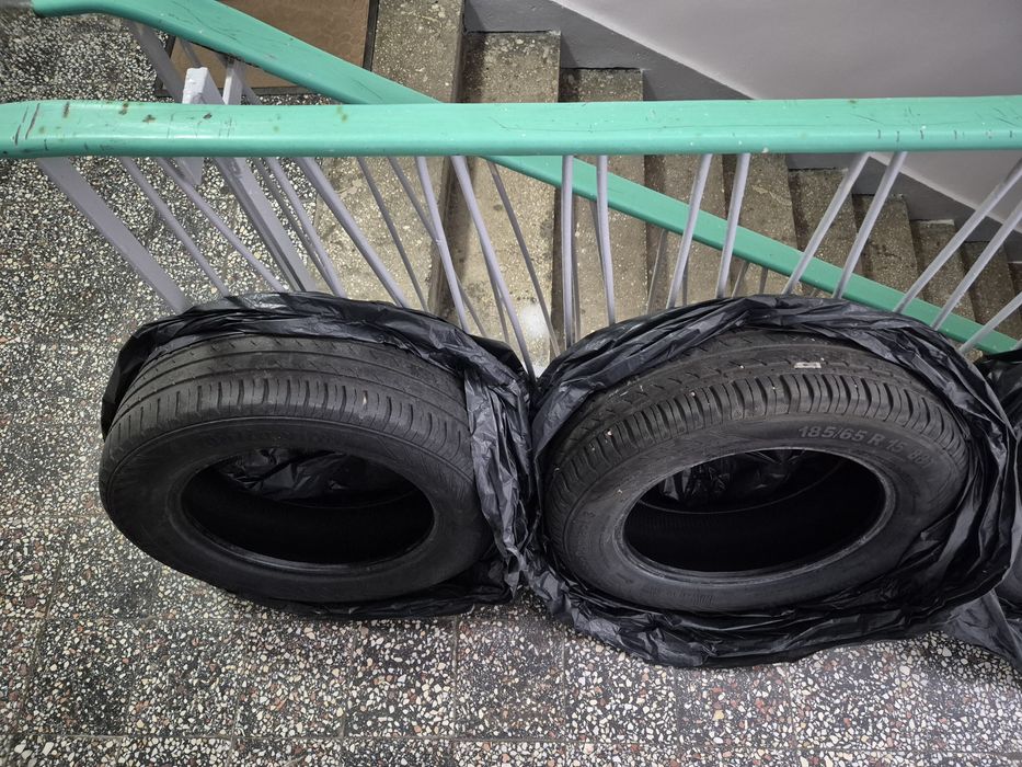 Vând set anvelope Continental 185/65 R15 (de vară)