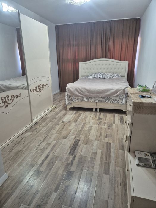 Închiriez apartament 3 camere in Bloc Poseidon si loc de parcare
