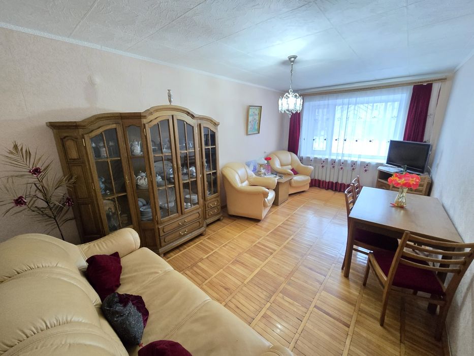 2 комнатная квартира Автосалон