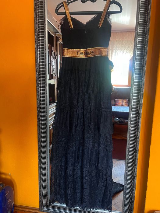 Rochie făcută pe comada