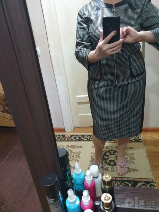 Продаю костюм,юбка и кофта на молнии.
