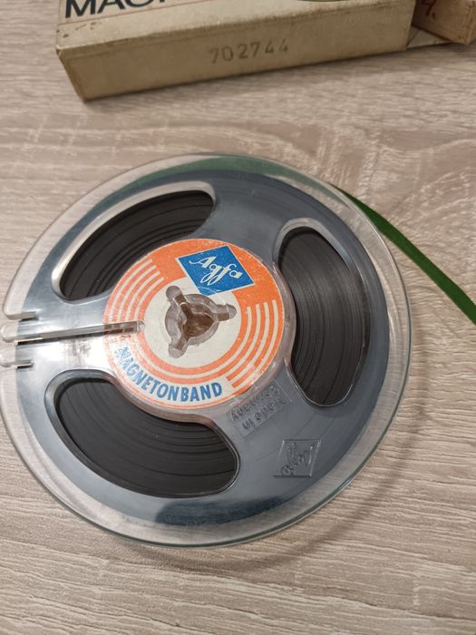 Benzi magnetofon cu cutie