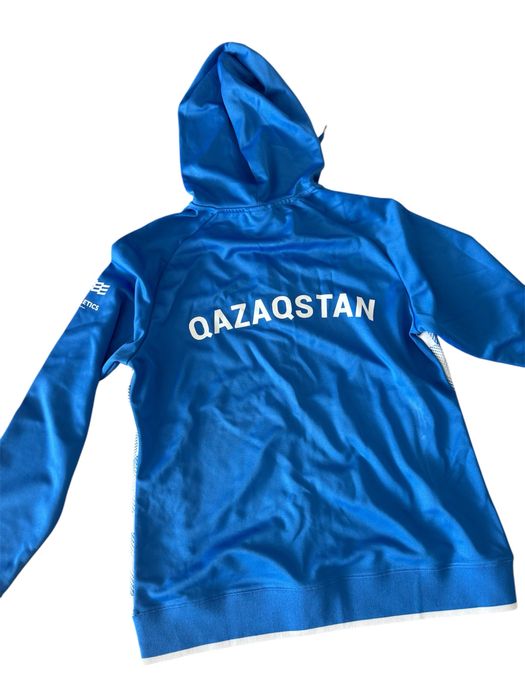 Продам спортивную кофту