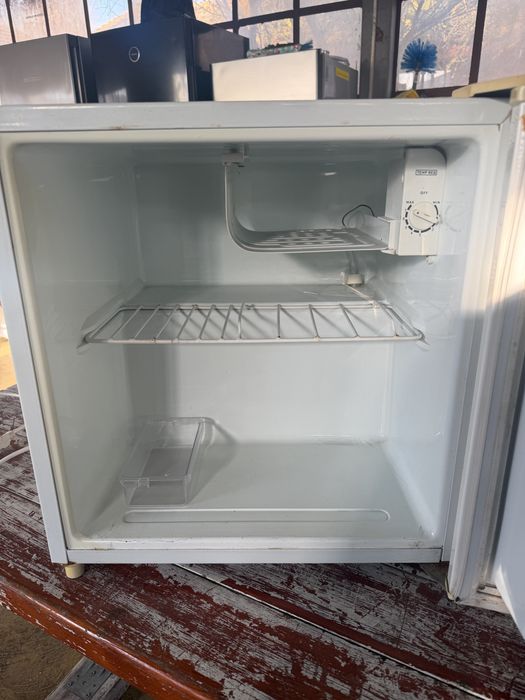 Малък хладилник с компресор KTN