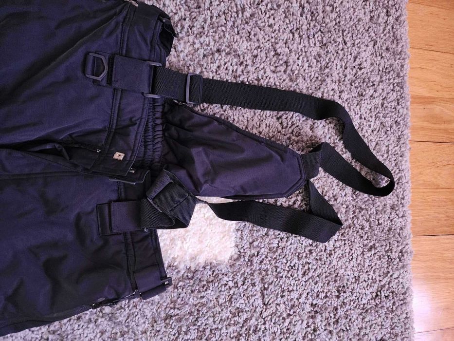 Продавам ски долнище размер М
