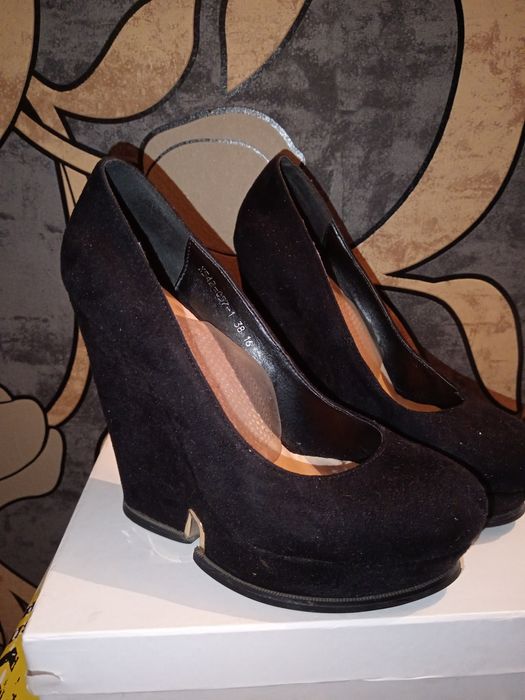 Продам обувь женскую