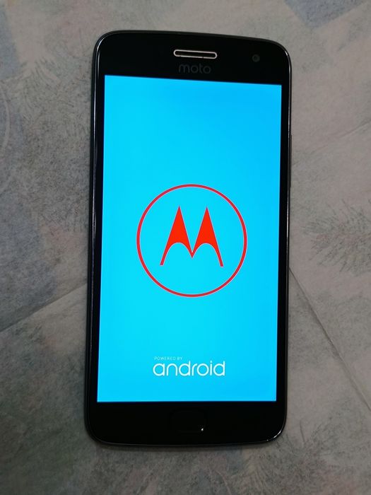 Motorola G5 Plus 3/32гб , 12 мп камера / 8 ядрен