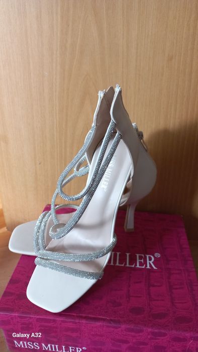 Продаю босоножки