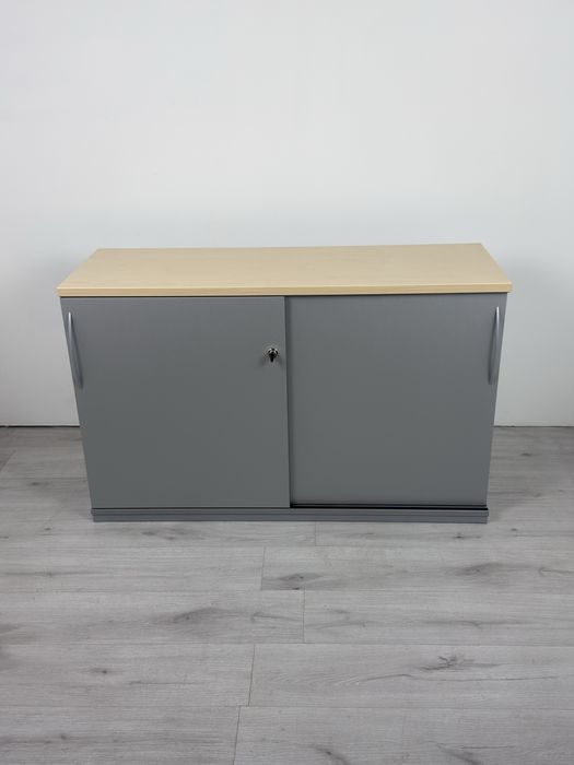 Шкаф етажарка  с плъзгащи врати и  с плот, бежов МДФ врати сив