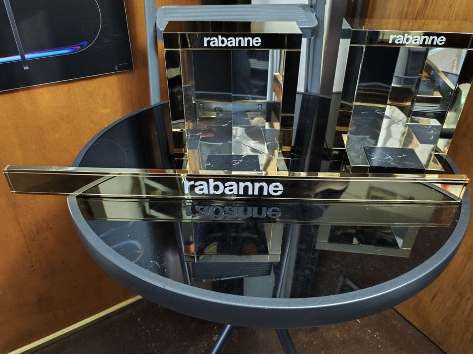 Suport parfumuri Rabanne