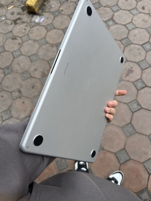 Macbook air m2  15-inch 8/256 93 % 200sikl full box