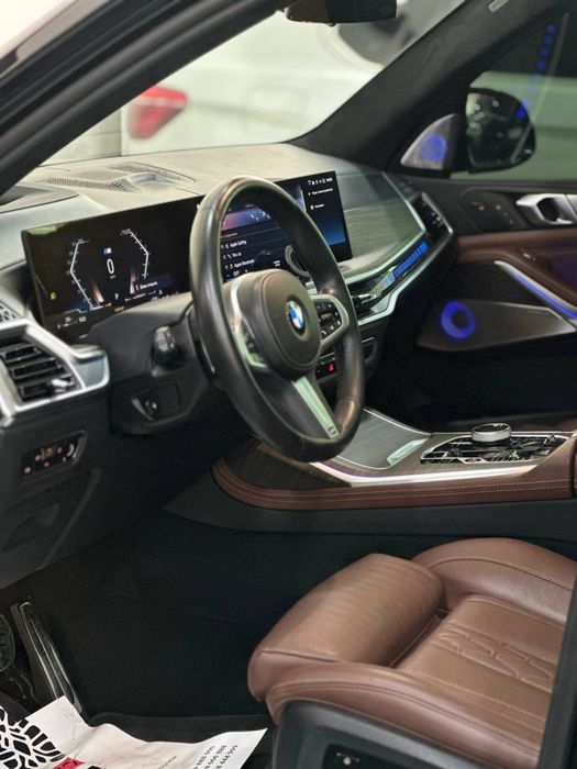 Bugun sotuvimizda BMW X7 40i