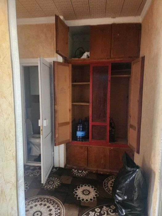 Арзон нархда 2 хонали квартира сотилади Шарк-1