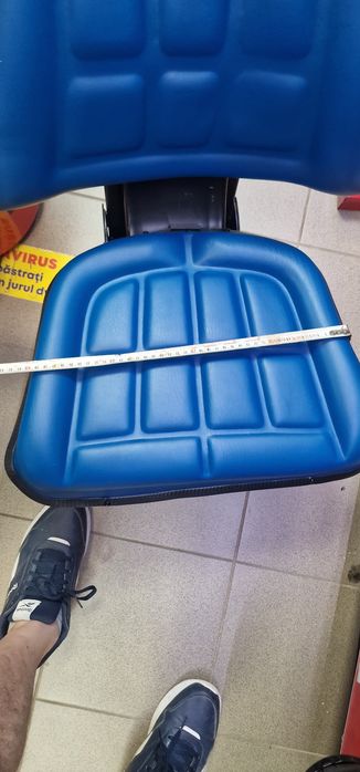scaun tractor universal calitativ cu suspensie foarte calitativ si solid robust pret 695 lei se poate trimite prin curier rapid în toată tara