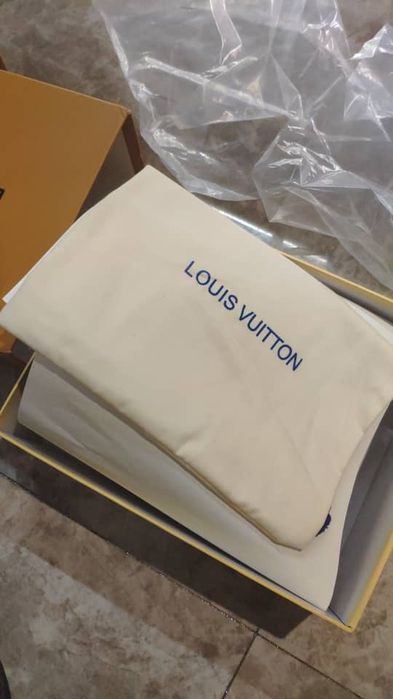 Сникърси Louis Vuitton с дантела