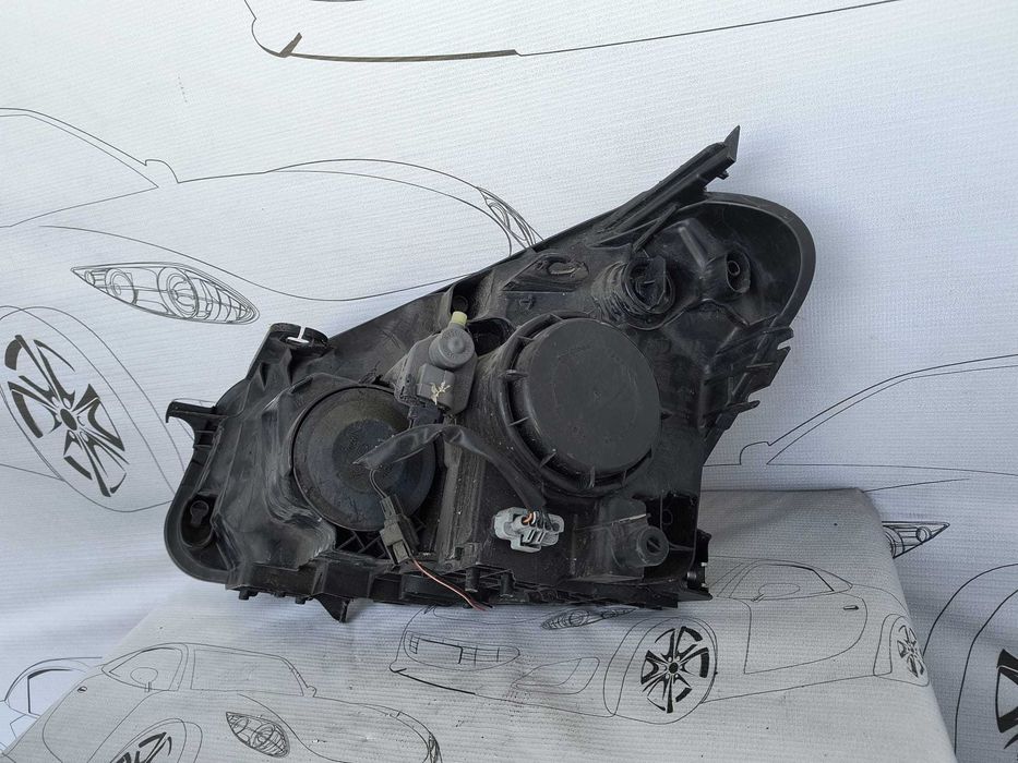 Far Dreapta Uk Cu Lupa Nissan Qashqai 2012 Facelift / 2010-2014 Cod OEM 26010-BR01B (1E1)
