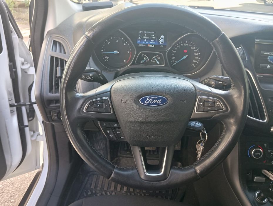 Proprietar vând Ford focus 2016 automat