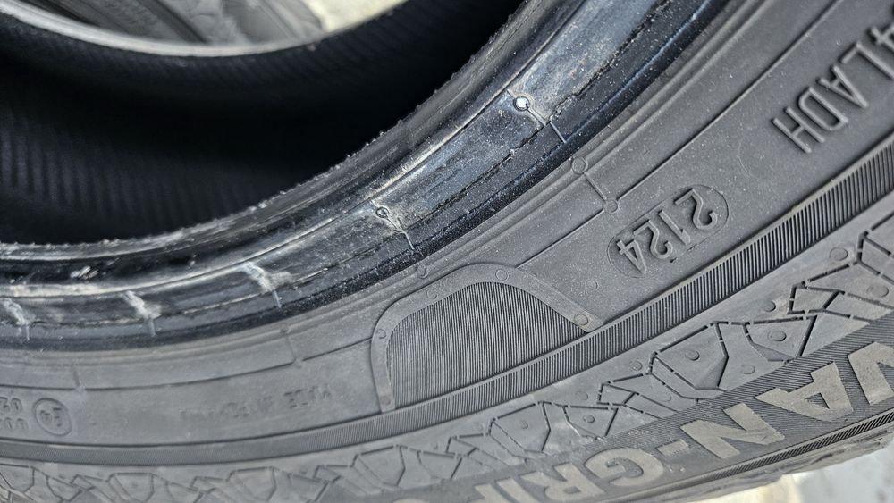 2бр гуми 215 65 16С дот 24 семперит