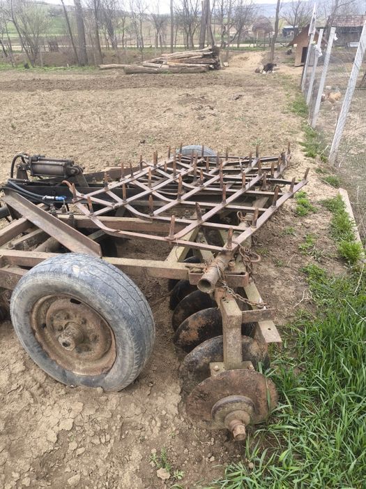 Disc pe roti cu 7 taleri pe baterie