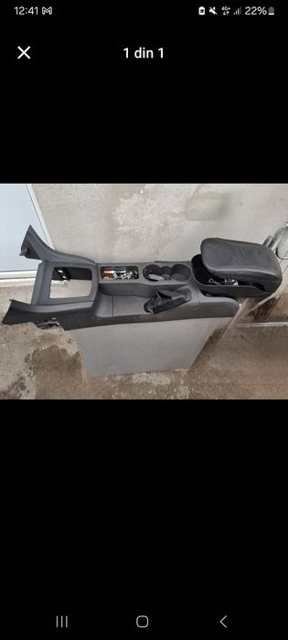 Consolă centrală cu cotieră Ford Focus 2