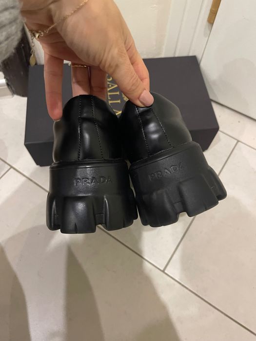 Черни Лоуфъри Prada