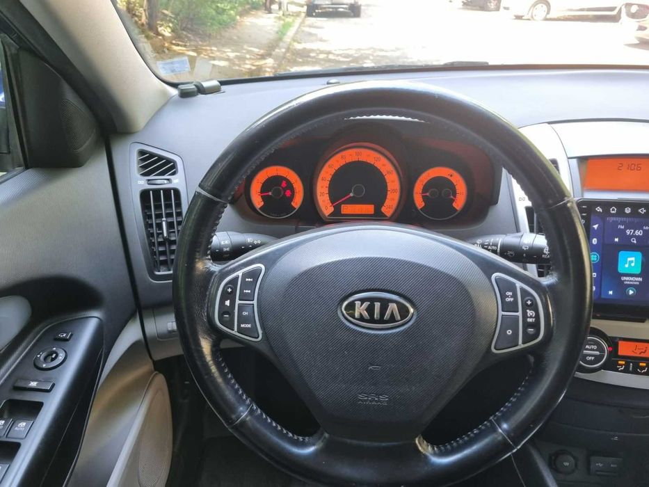 Продавам Kia Ceed, първа регистрация 02.2009 г., автоматична скоростна кутия 131 000km