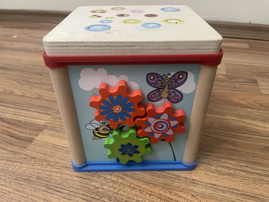 Дървен образователен куб