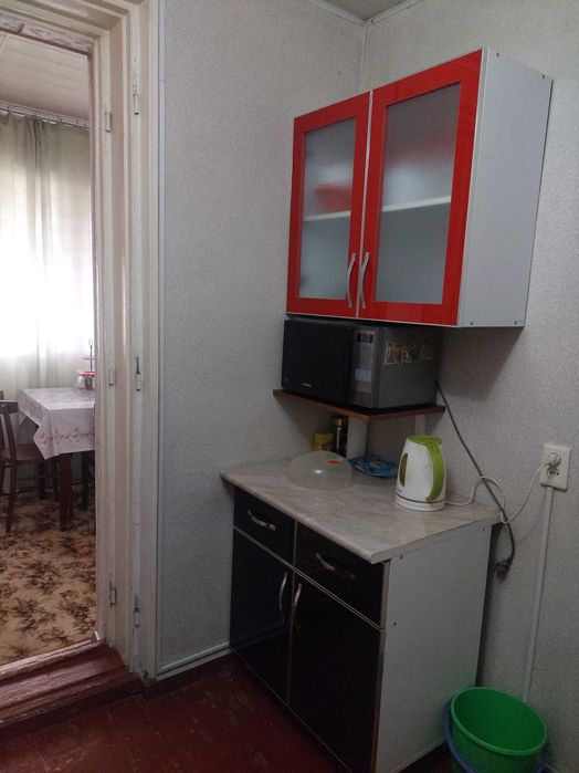 Сдается 4хкомнатная квартира,с обстановкой, с техникой, цена 600у.е.