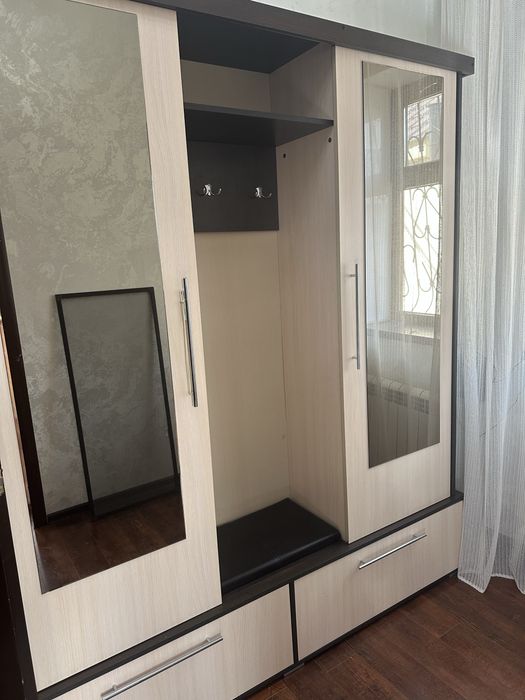 Прихожая продается