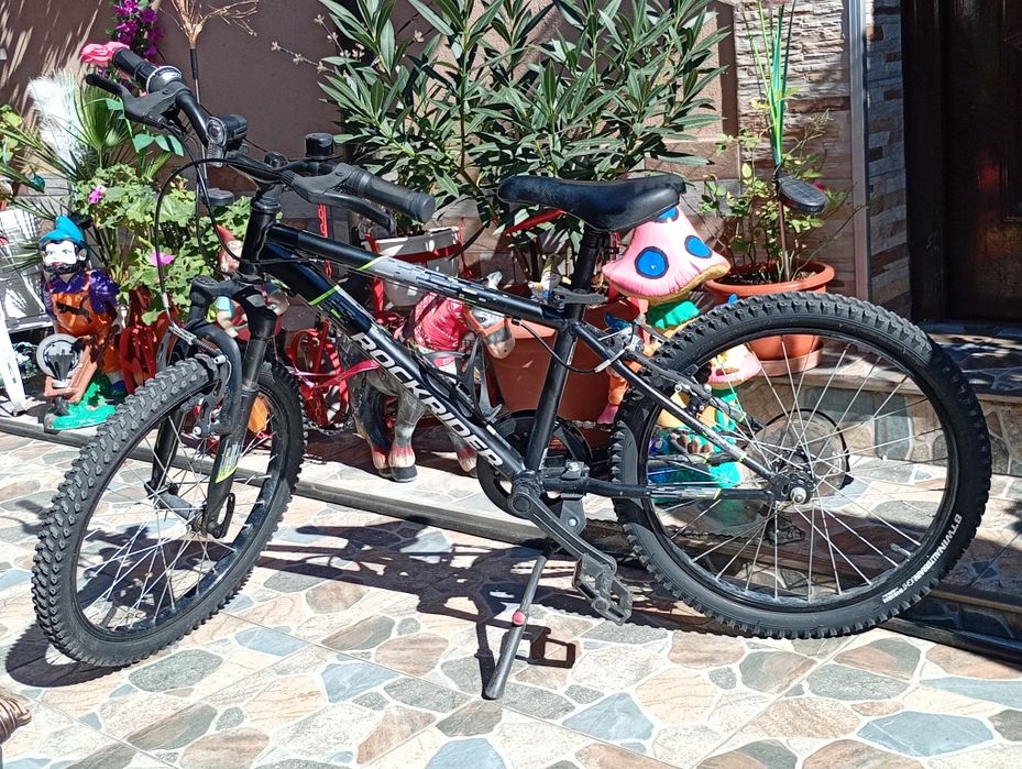 Vând bicicletă Rockrider MTB, roți 26", în stare foarte bună și funcțională.