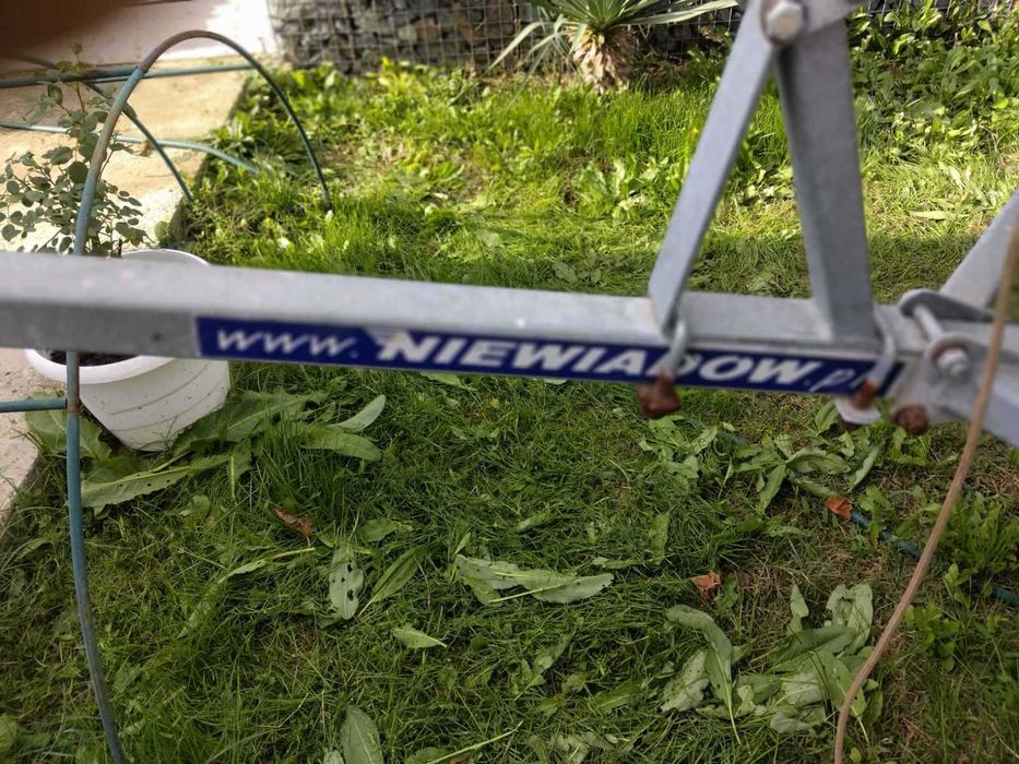 Продавам лодка с извън бордов двигател и колесар