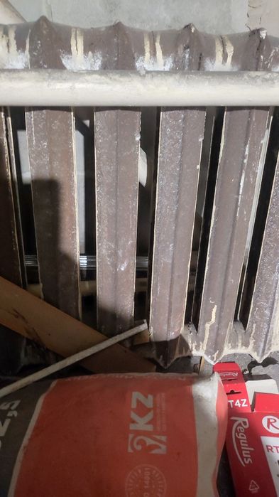 Продам чугунный радиатор