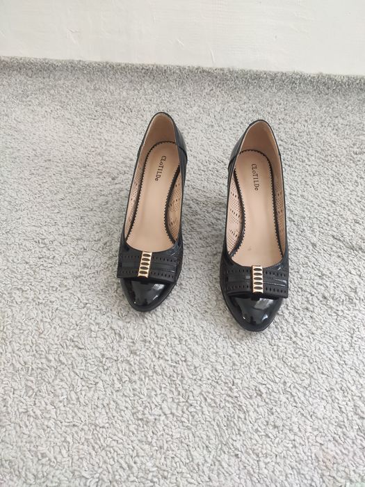 Продам женские туфли