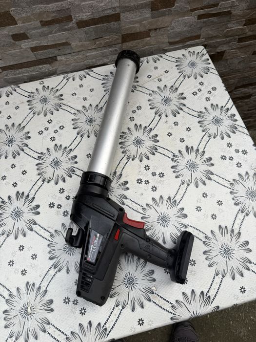 Акумулаторен пистолет за силикон WURTH