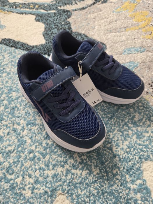 Новые кроссовки 30 размера