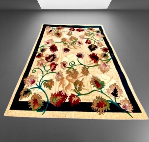 РАЗПРОДАЖБА - 40€. НОВ - ГОЛЯМ Килим - Шарка с цветя - Кремав- 240х330