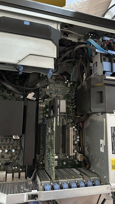 Работна станция Dell Precision T3510 + монитор Dell 22”