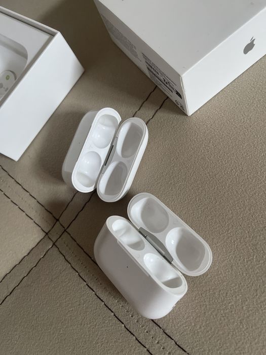 Два кейса AirPods Pro 2nd gen Lightning