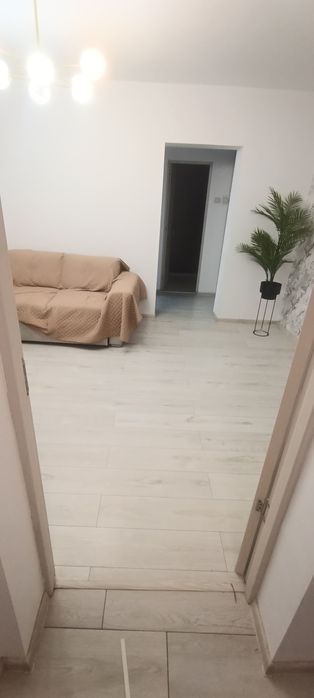 inchiriez apartament 2 camere  semidecomandat