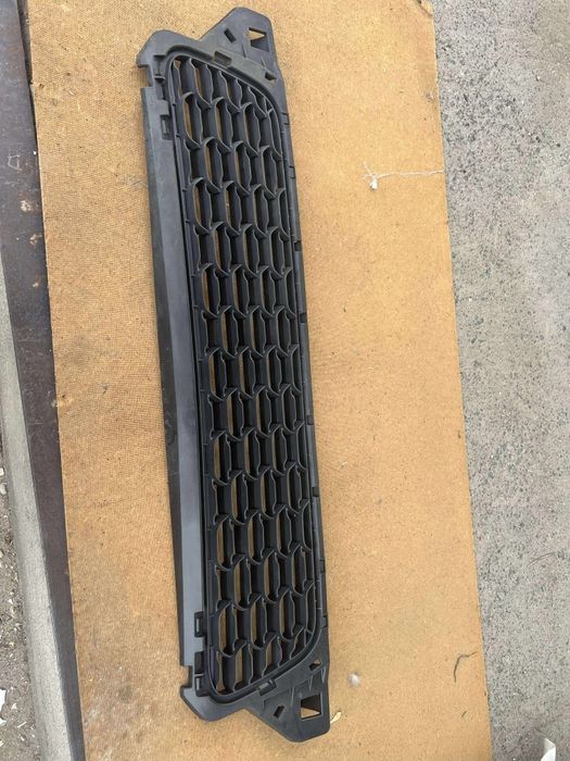 Elemente ornamentale,grile,bandouri noi originale Logan,Sandero,Duster