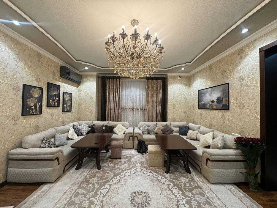 Дархан Евродом 
2 этажа + цоколь
380 м²
Участок: 4,5 сотки
Комнат: 7