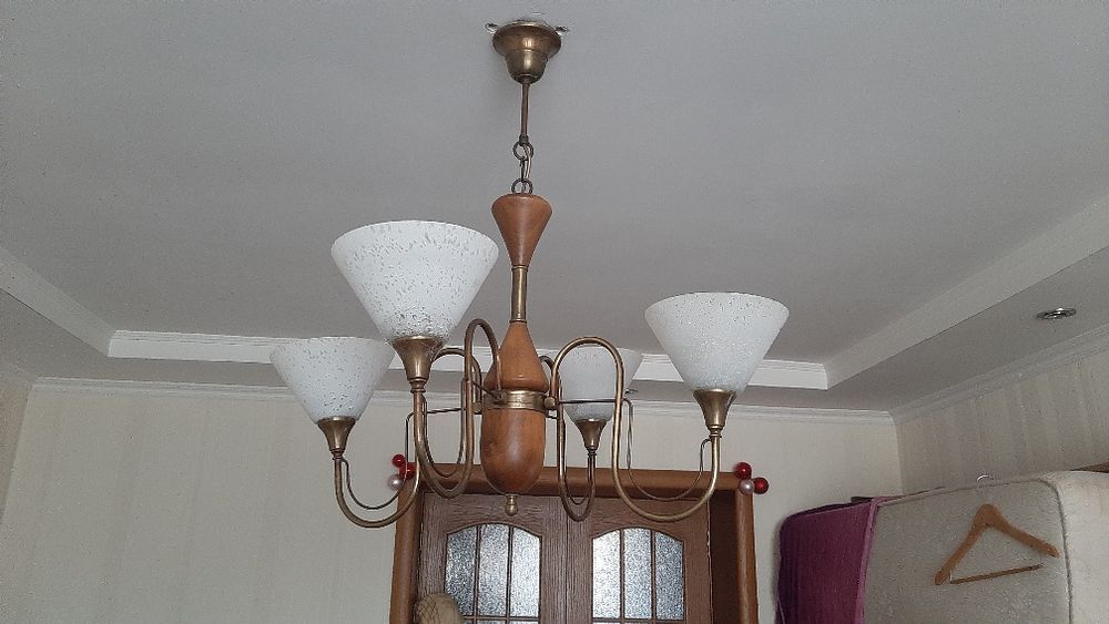 Продам люстру дерево латунь 8000