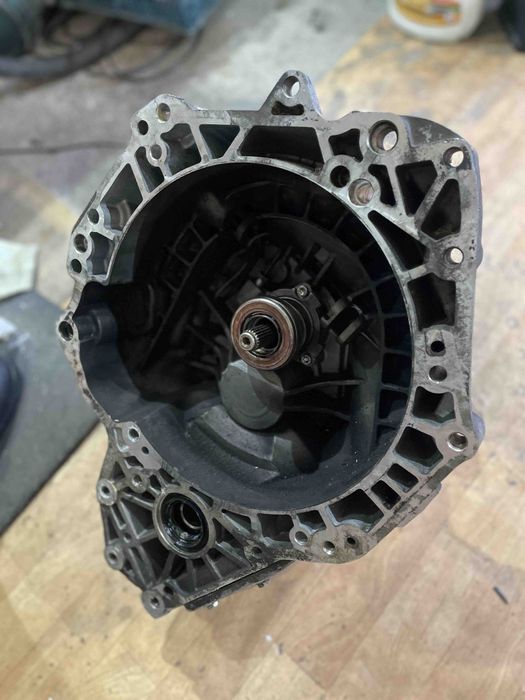 Продавам скоростна кутия ,ръчна,петстепенна от Опел Мерива 1,3 дизел.