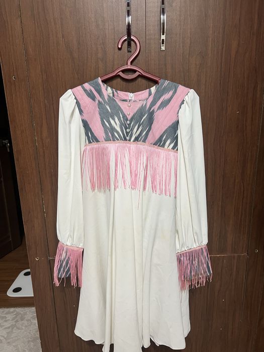 жас қыздың әдемі кискасы