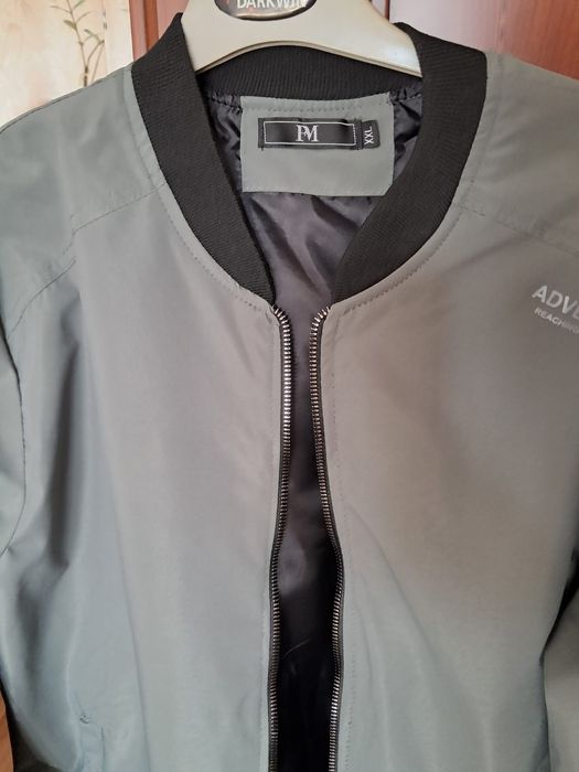 Продам ветровку новую