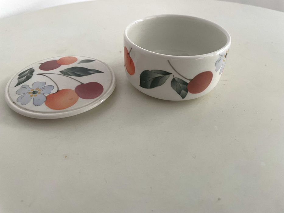 vas dulceata sau depozitare camera copilului din portlan Villeroy&Boch