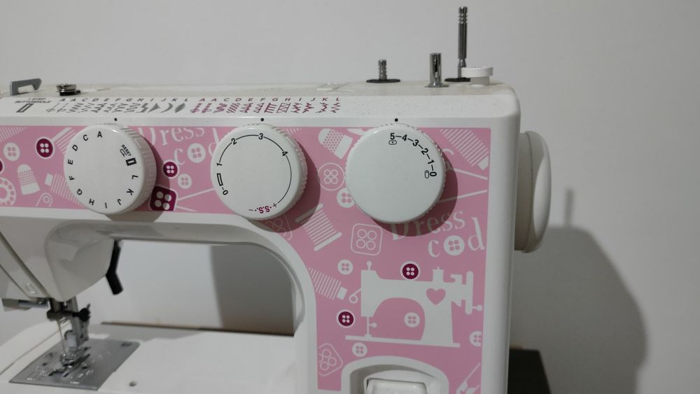Продам швейную машинку Janome Dress code