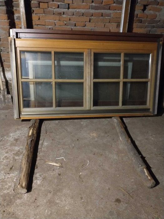 Uși și ferestre termopan din lemn