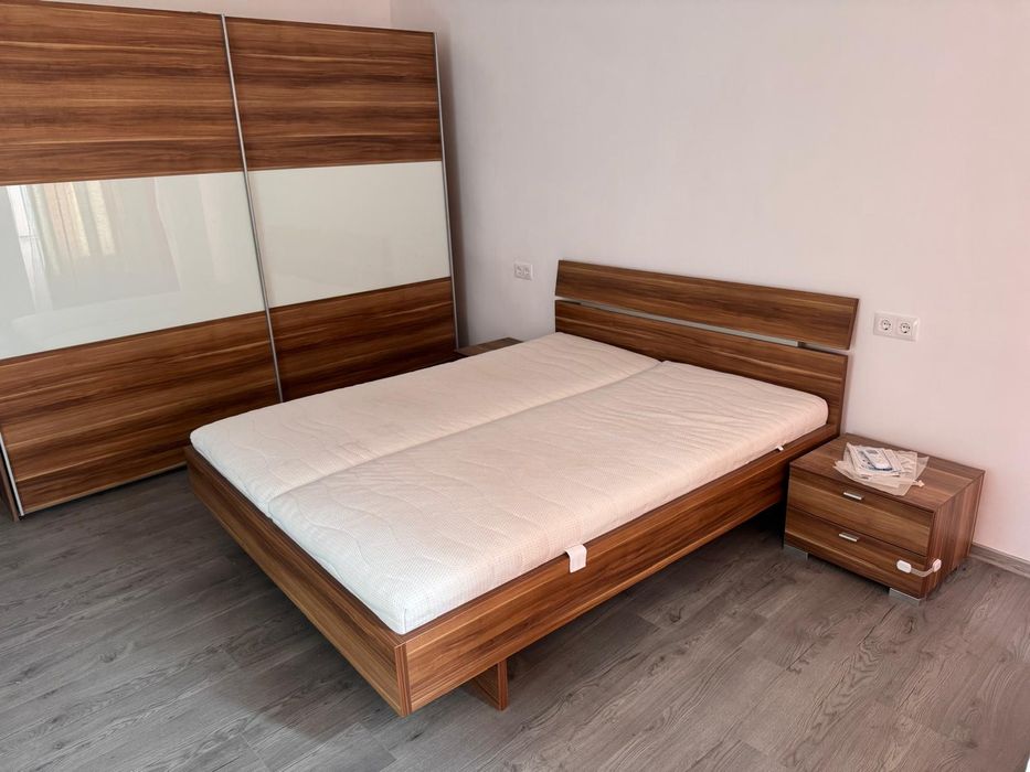 Mobila dormitor pat saltea noptiere dressing