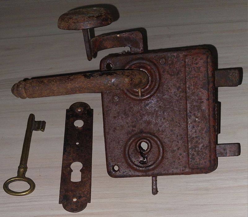 Стара  брава и ключове-работи